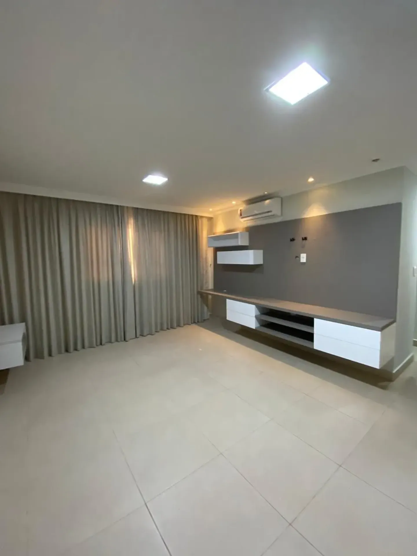 Меблированный дом на одном этаже с 3 суитами 450 м²