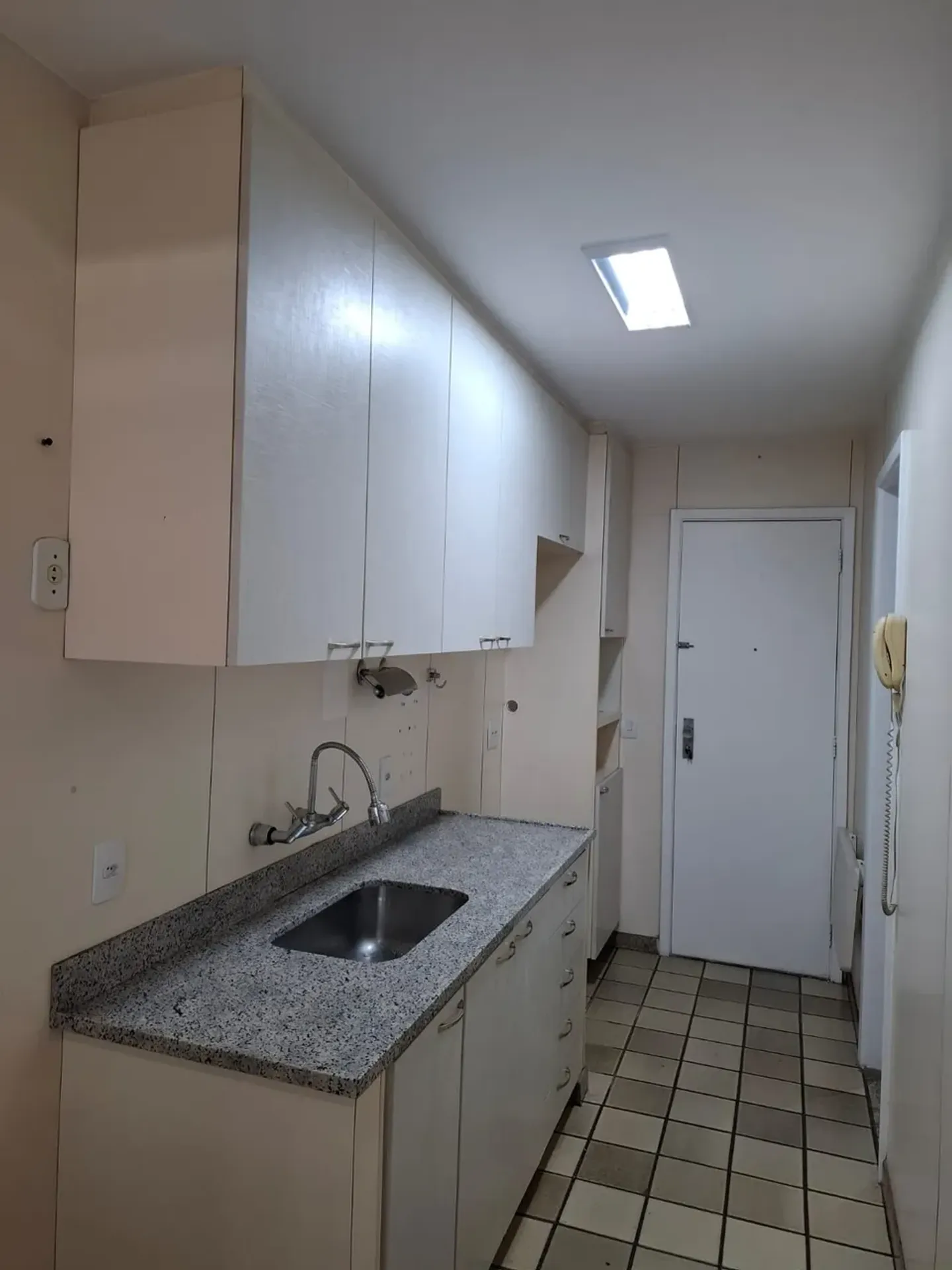 Apartment with 2 bedrooms, 3 bathrooms and a balcony — photo 26