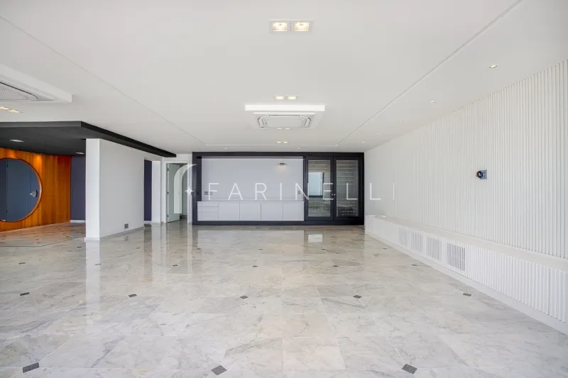 Floor-to-ceiling windows in a 3-bedroom apartment, 465 m² — photo 15