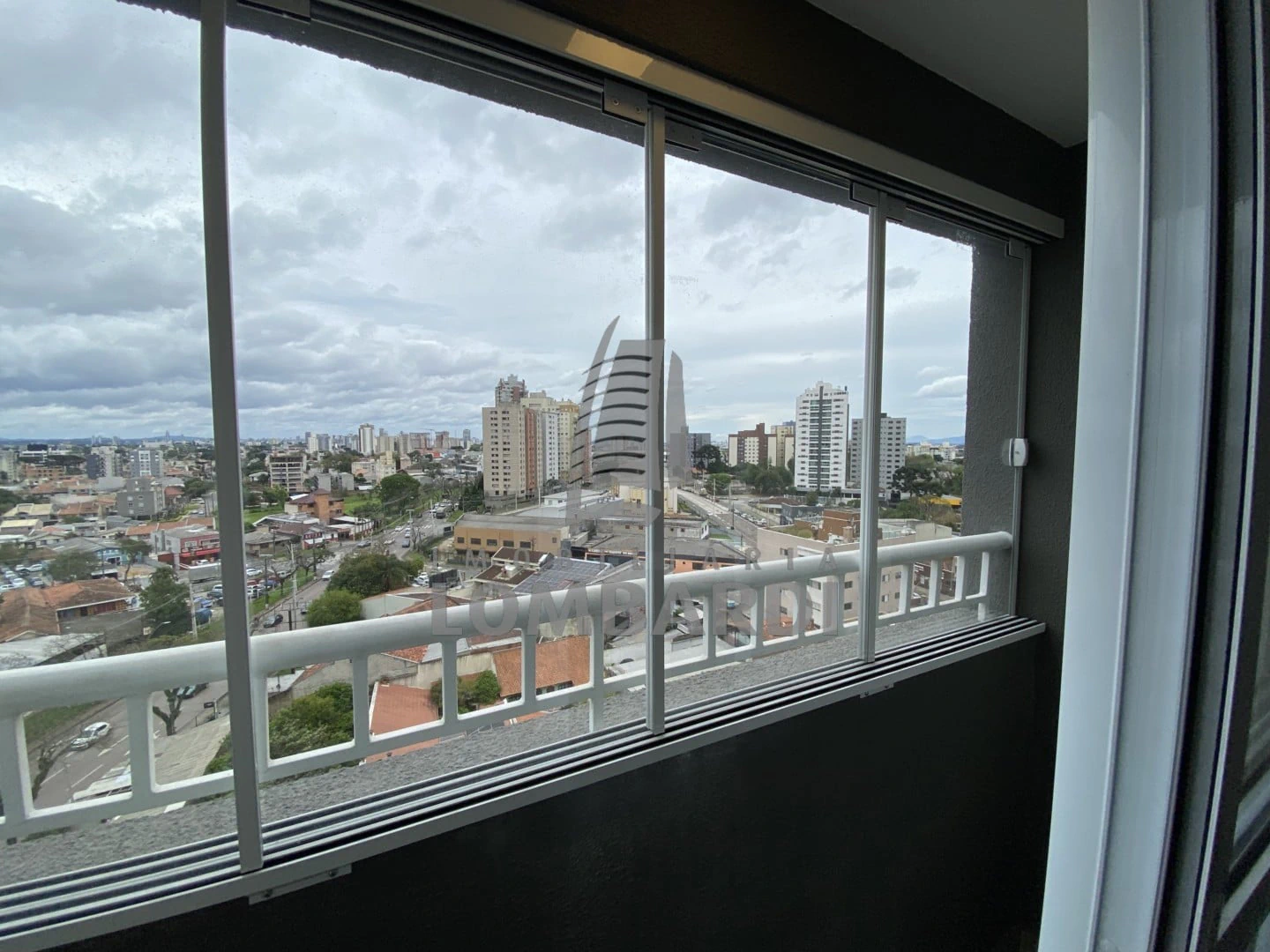 One-bedroom apartment with a washing machine in Curitiba