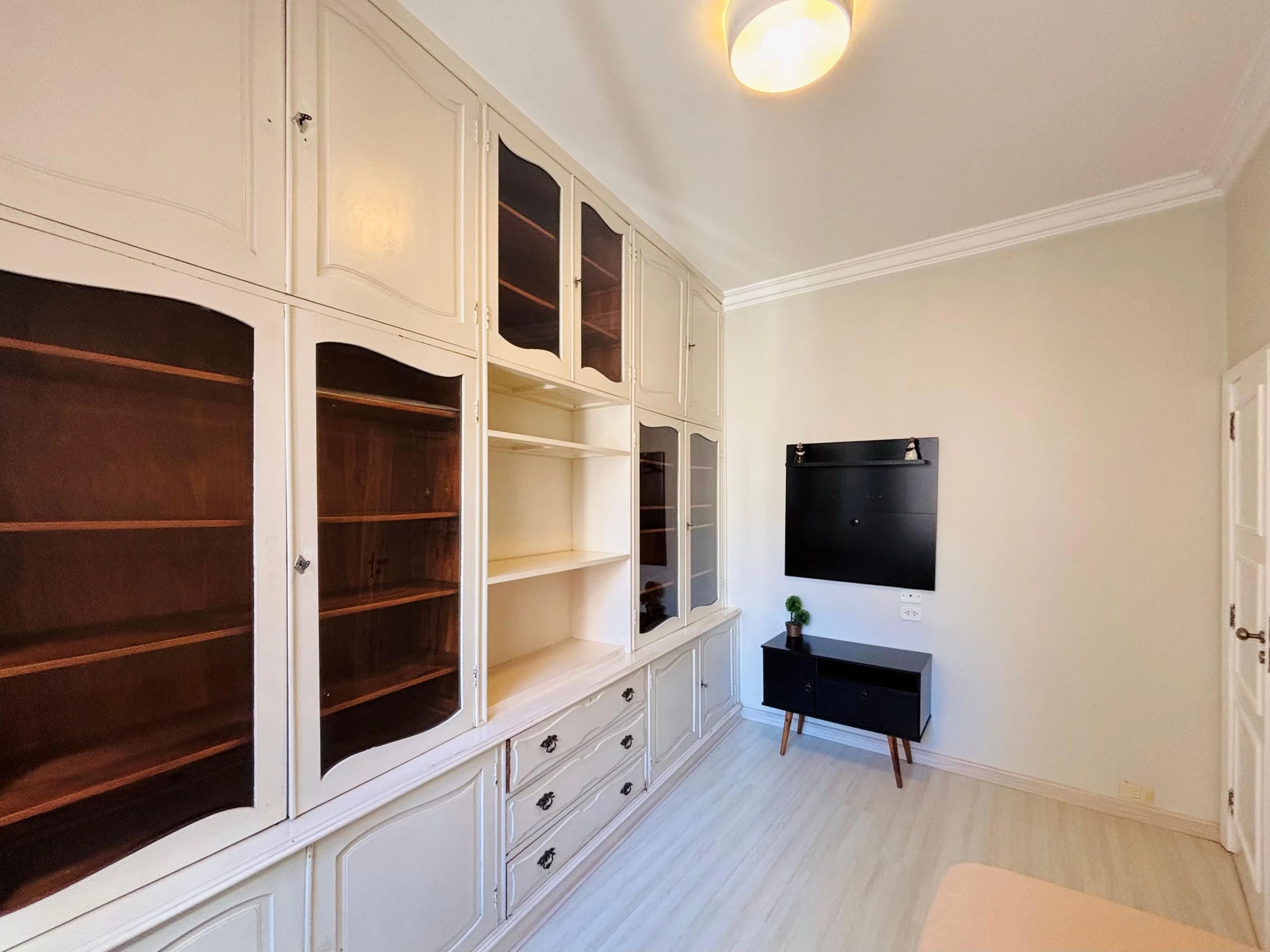 Mountain view in a 3-bedroom apartment, 120 m² — photo 22