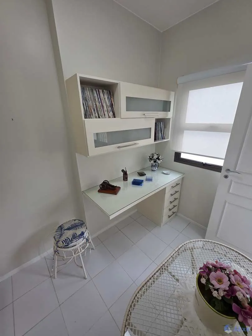 2-bedroom apartment with an enclosed glass balcony — photo 17