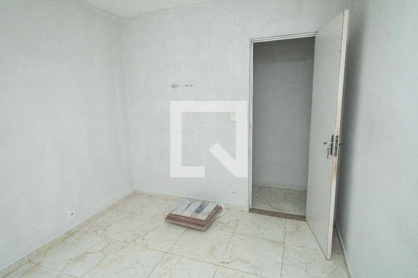 2-bedroom apartment in a building with a pool — photo 20