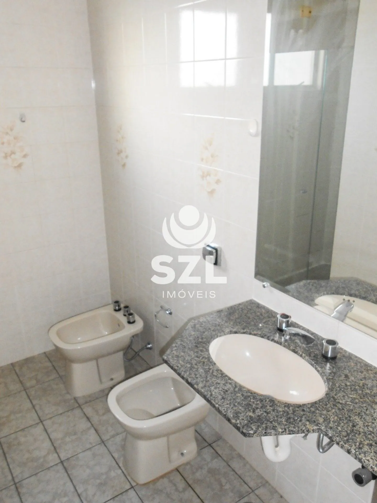 Apartment, 79 m², with wood or laminate floors — photo 15