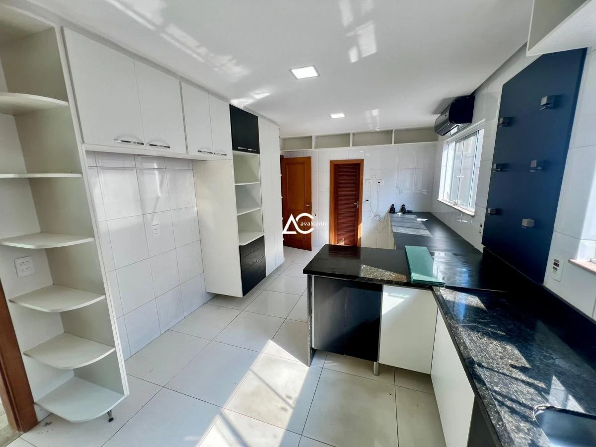 Detached home with 5 en-suite bedrooms and 541 m² — photo 13