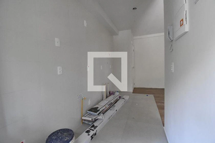 3-bedroom apartment with wood or laminate floors in Curitiba — photo 7