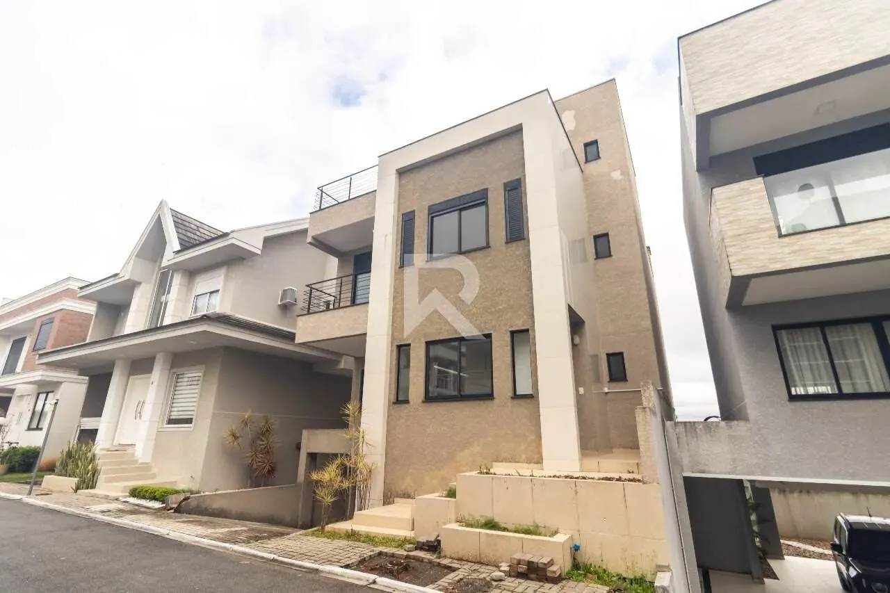 House with 5 bedrooms and 3 parking spaces