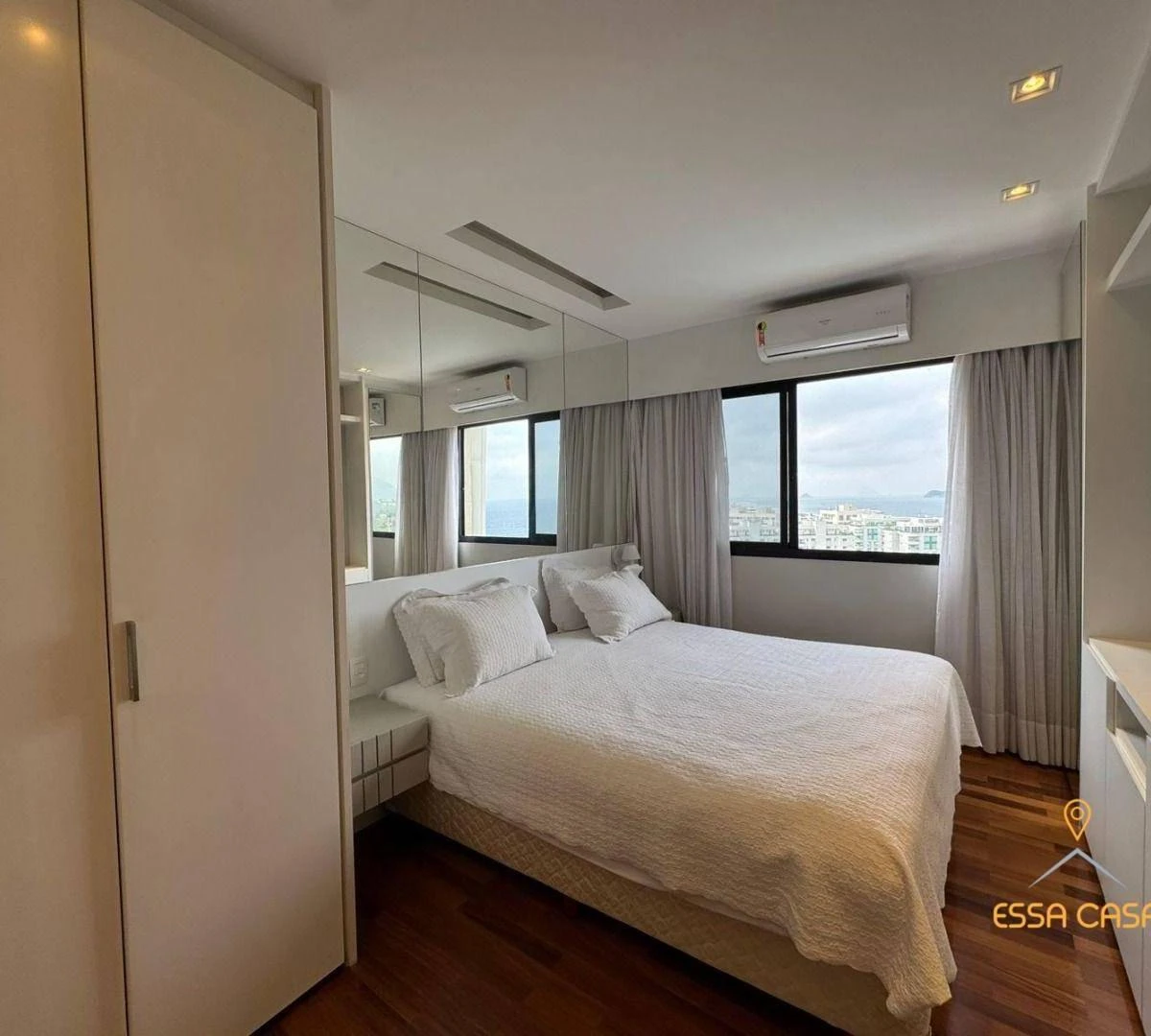 4-bedroom apartment with a water view in Rio de Janeiro