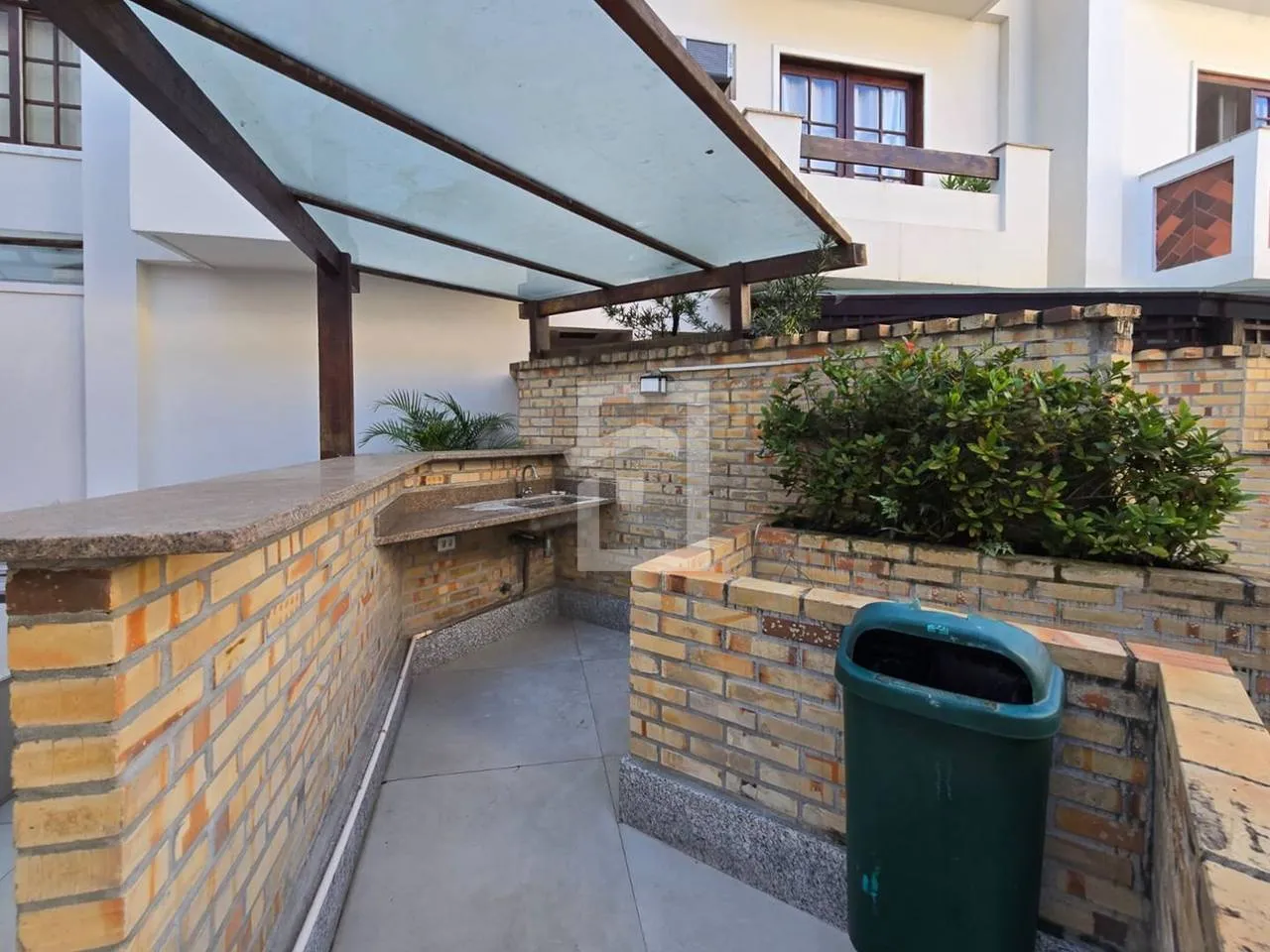Triplex house with 4 bedrooms and 2 en-suites — photo 31