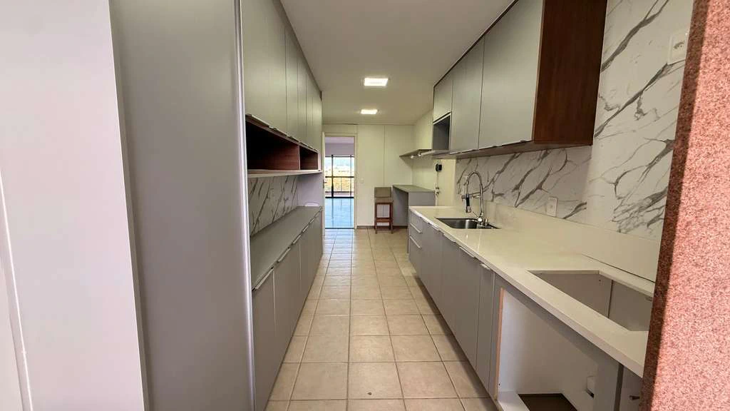 Apartment with 3 en-suites and 5 bathrooms, 149 m² — photo 2