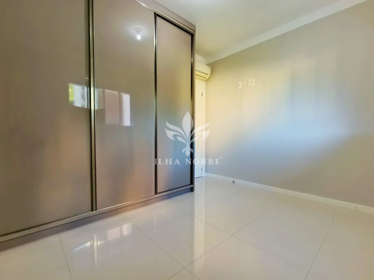 Furnished apartment, 128 m², with a grill on the balcony — photo 39