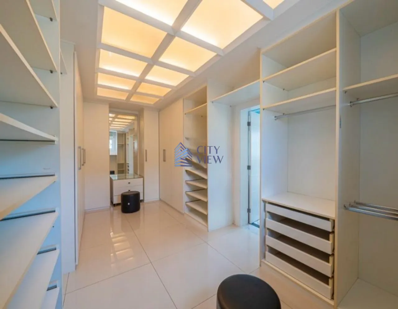 House with 5 bedrooms, 5 bathrooms and 5 parking, 1000 m² — photo 16
