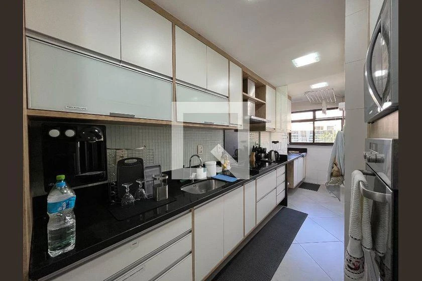 2-bedroom apartment in a building with a gym — photo 2