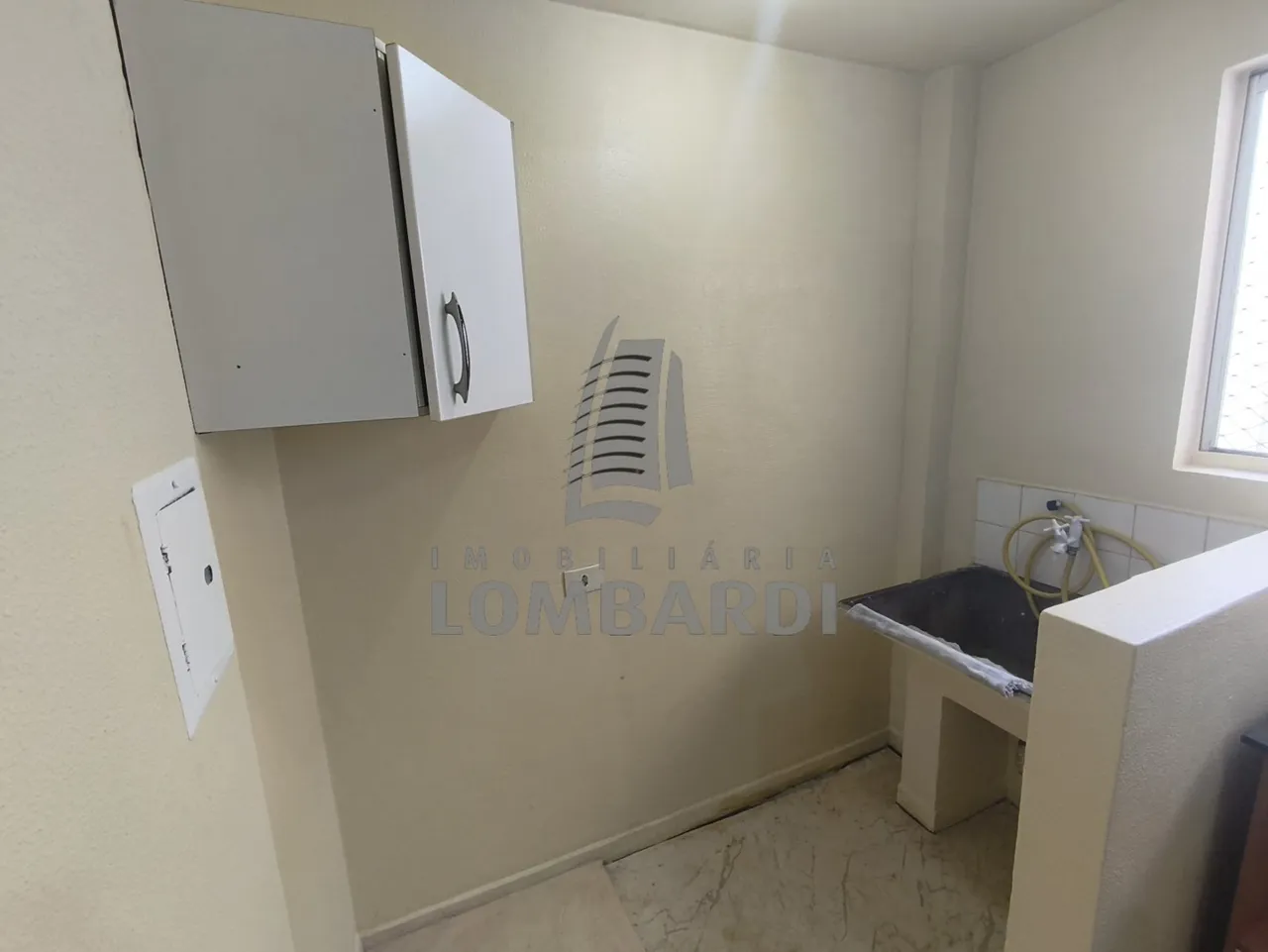 Unfurnished 3-bedroom apartment with 57 m² and a separate kitchen — photo 7