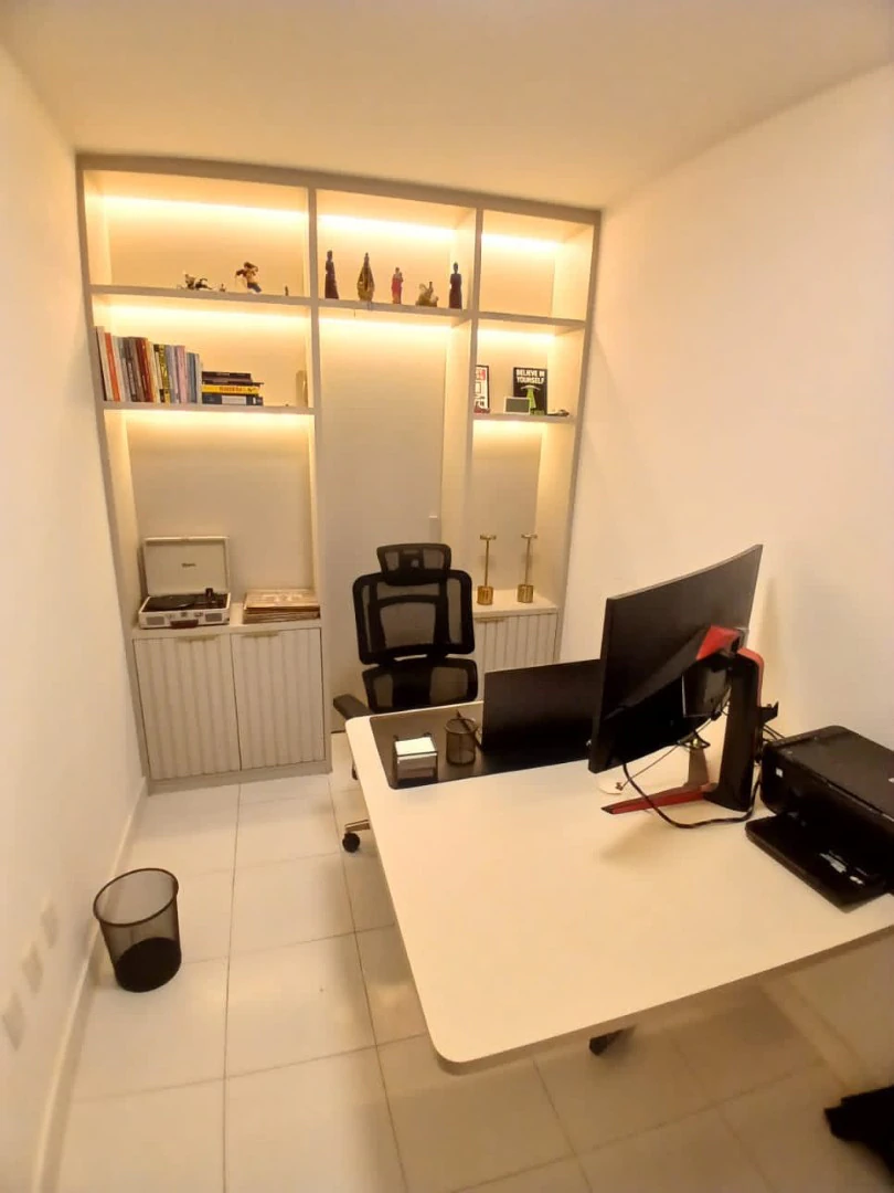 3-bedroom apartment with 3 en-suite baths and 4 total — photo 7