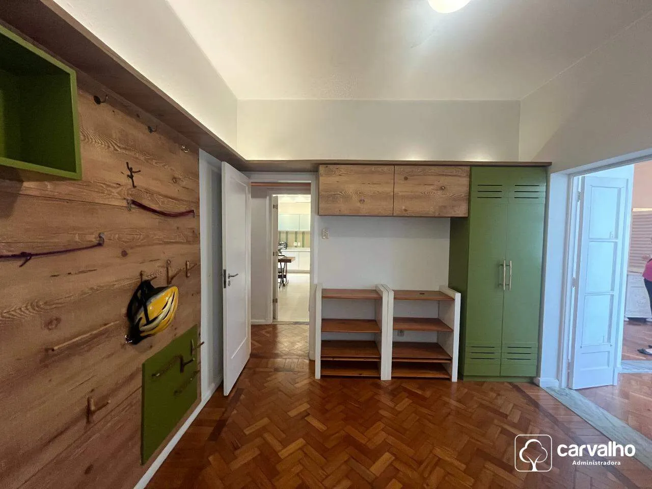 Bathtub in a 3-bedroom apartment, 173 m² — photo 11