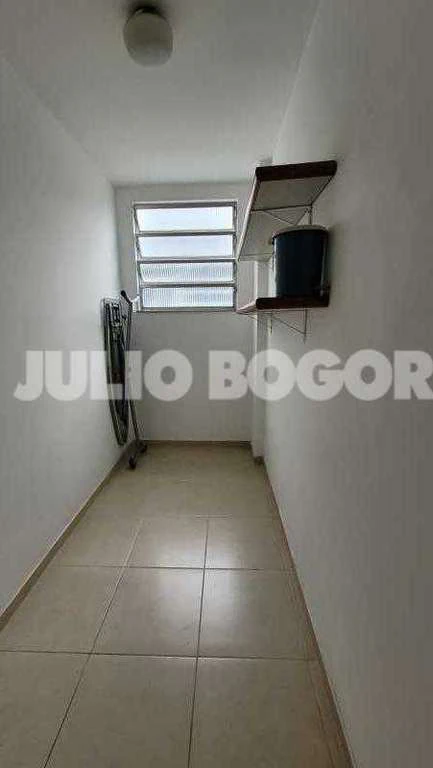 3-bedroom apartment with a suite and a balcony — photo 22