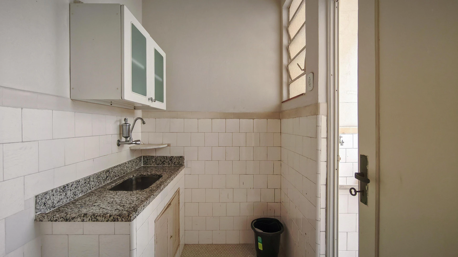 Деревянный пол или ламинат и 1 спальня: квартира 40 м² — photo 19