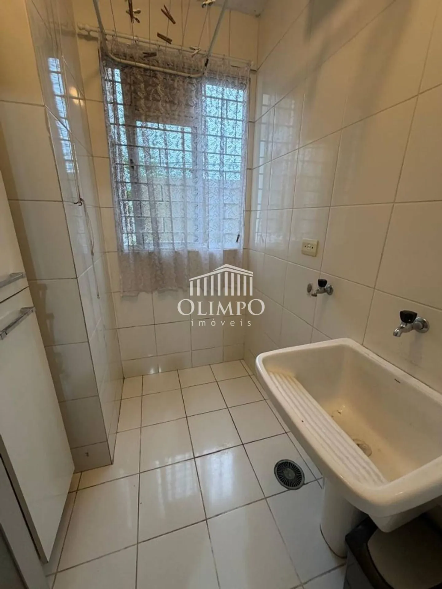 2-bedroom apartment in a building with a pool — photo 4