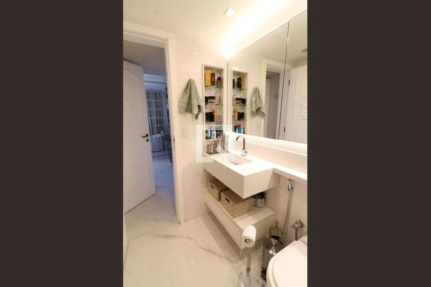 Furnished house with 5 en-suite bedrooms and open kitchen — photo 22