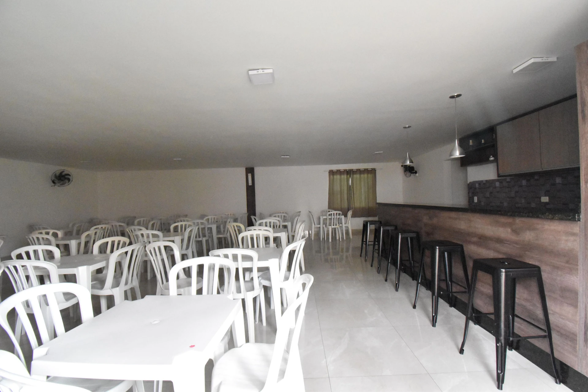 Засклений балкон та 2 спальні: квартира 49 м² — photo 34