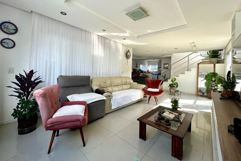 House with 5 bedrooms and 2 en-suite bathrooms plus garden — photo 7