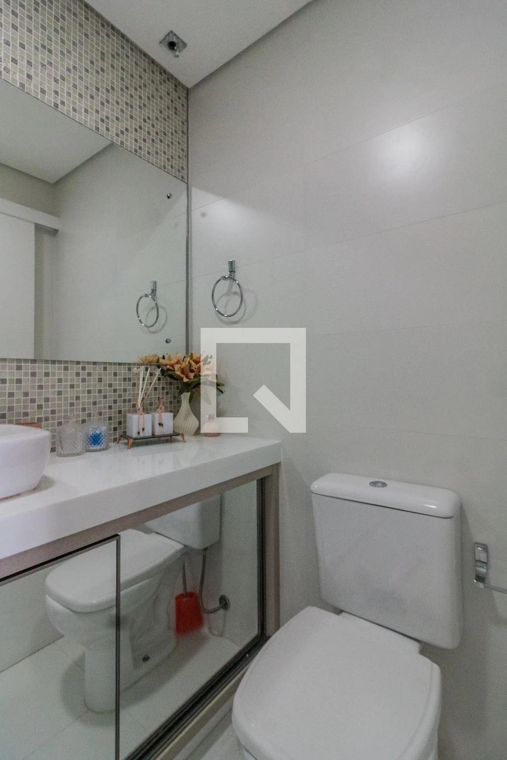 Furnished apartment, 77 m², with a glass-enclosed balcony — photo 26