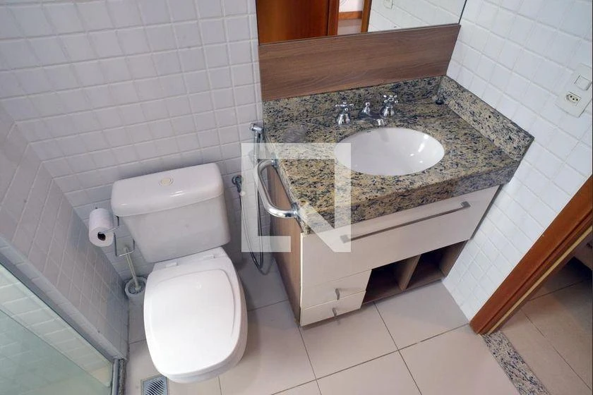 Glass-enclosed balcony in a 4-bedroom apartment, 233 m² — photo 9
