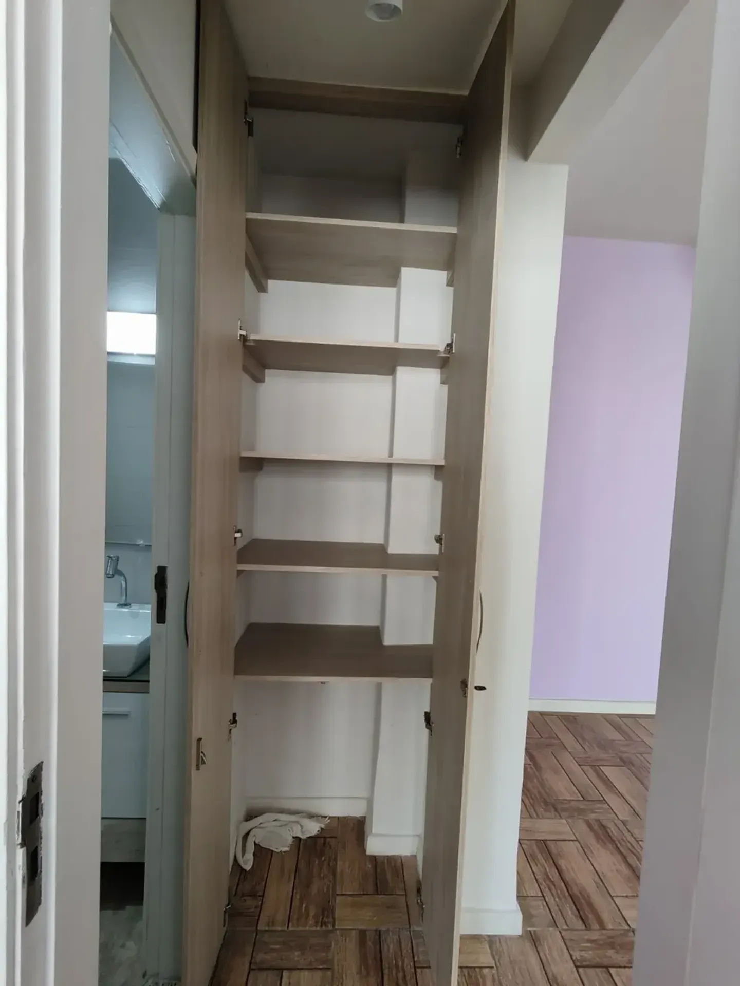 1-bedroom apartment with 2 bathrooms and closed kitchen — photo 22