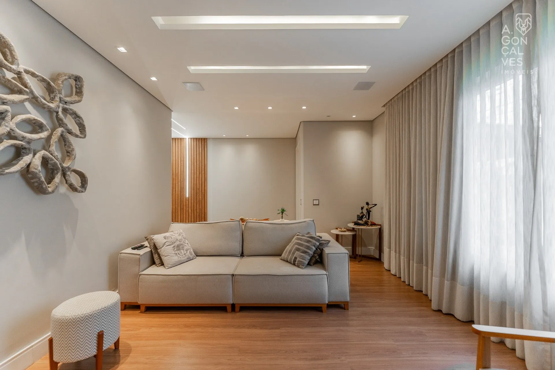 House with 3 bedrooms and an open-plan kitchen — photo 4