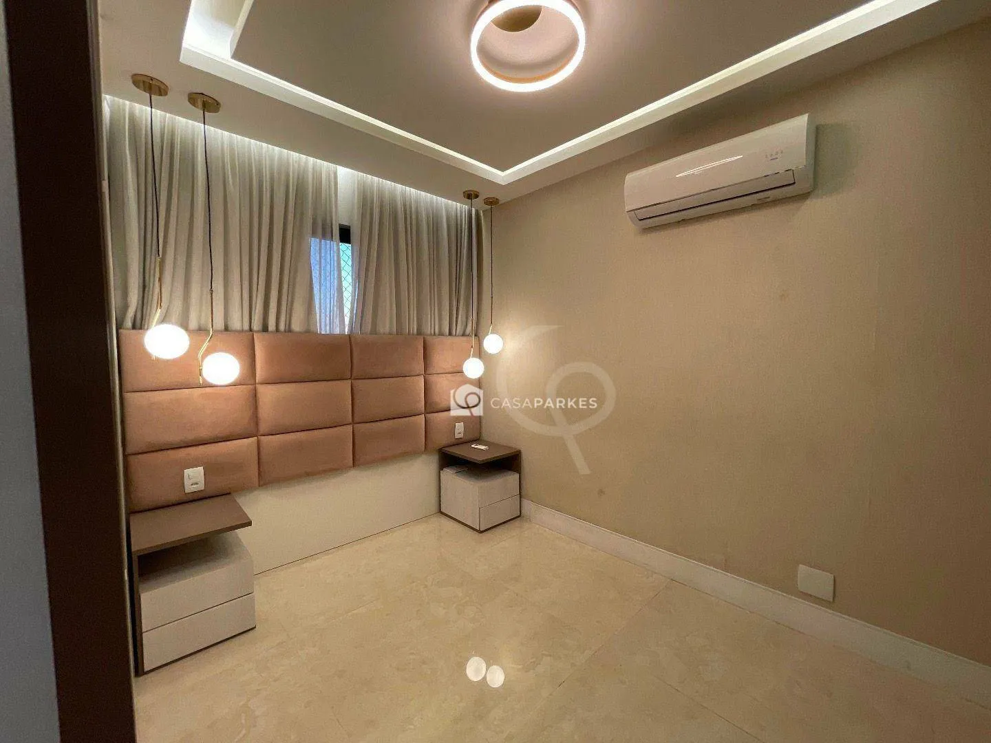 Balcony with a grill in a 3-bedroom apartment, 120 m² — photo 61