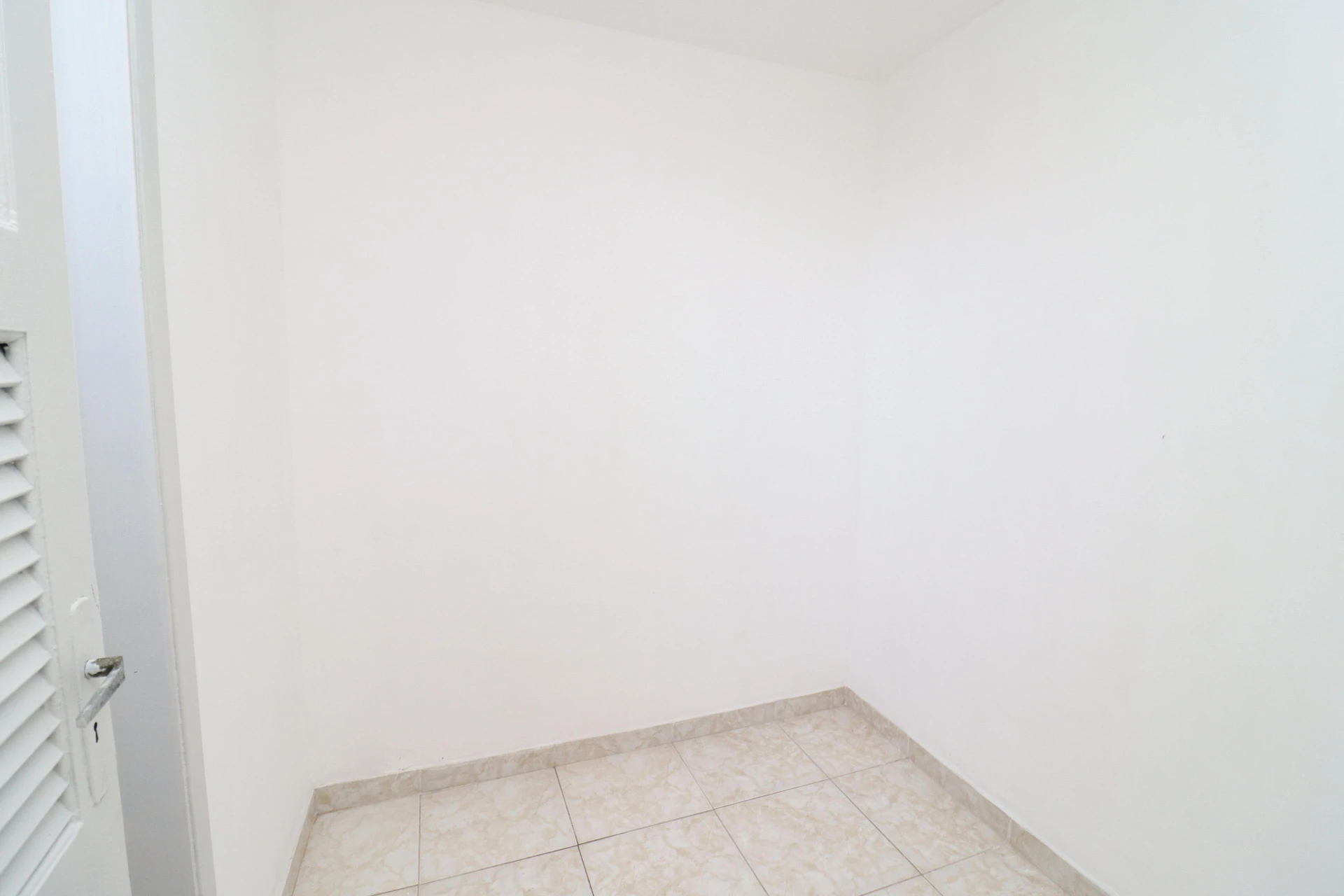 Apartamento com cozinha fechada e 2 quartos — photo 28