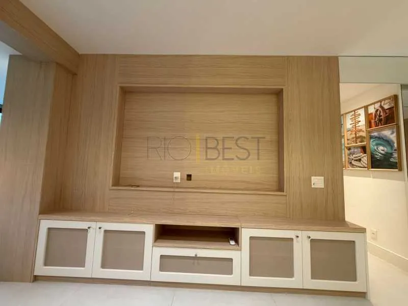 Furnished apartment with 3 suites and glass balcony — photo 16