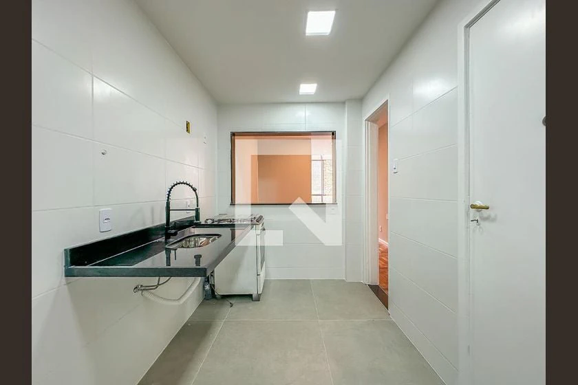 One-bedroom apartment with wood or laminate floors — photo 10