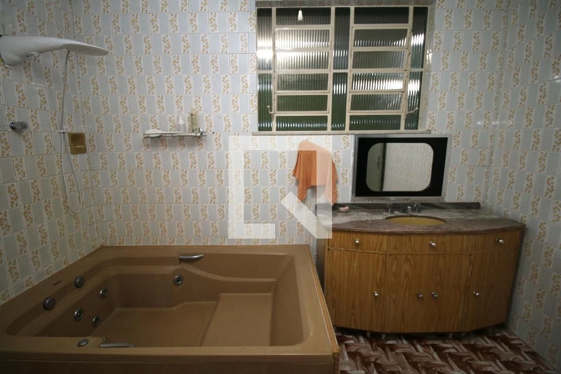 Дом без мебели с 2 спальнями, балконом и садом