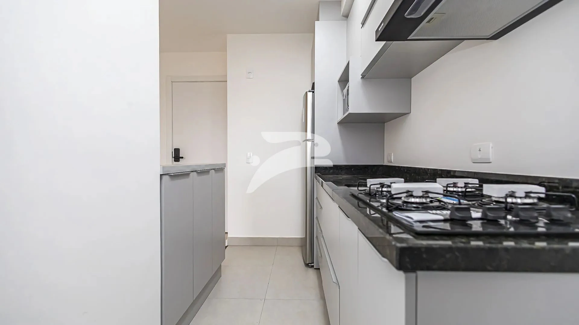 Furnished 2-bedroom apartment with 1 bathroom — photo 16