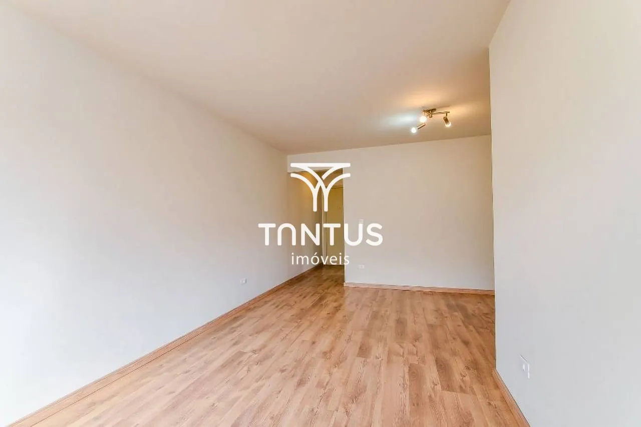 Wood or laminate floors in a 3-bedroom apartment, 80 m² — photo 14