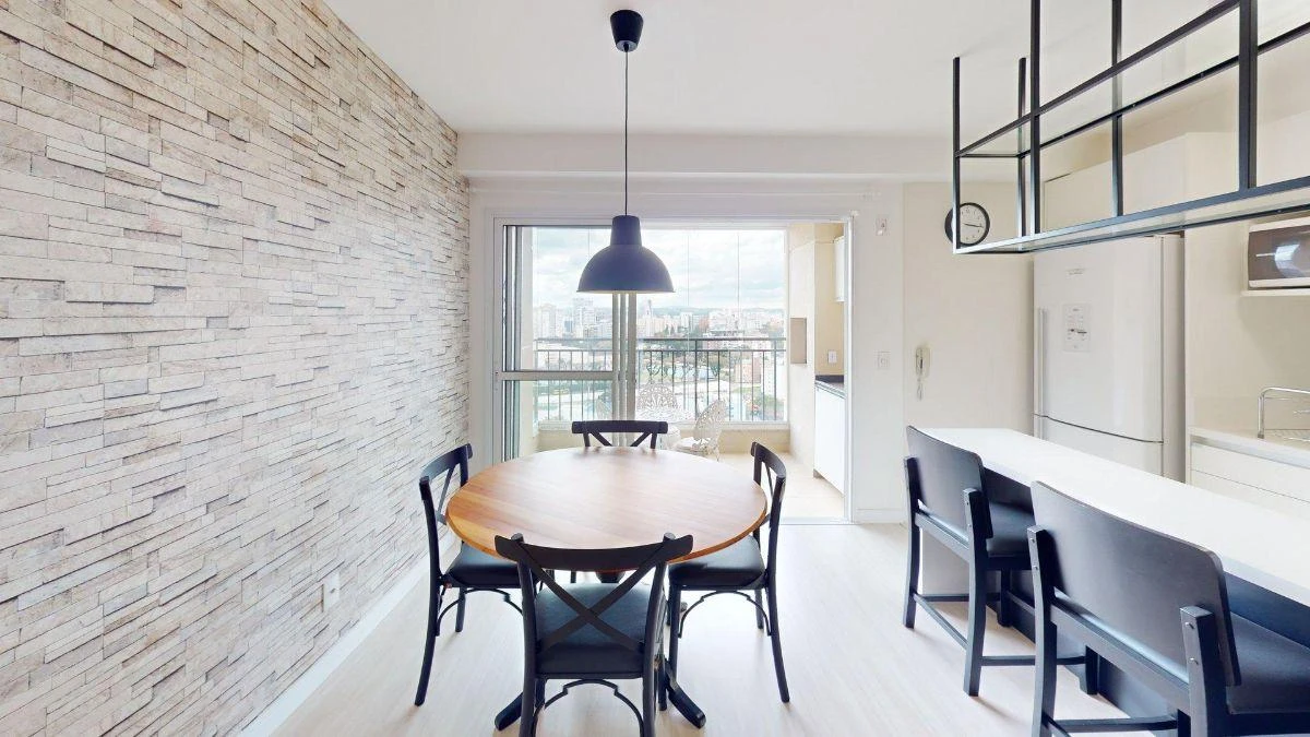 Furnished apartment, 95 m², with a glass-enclosed balcony — photo 3