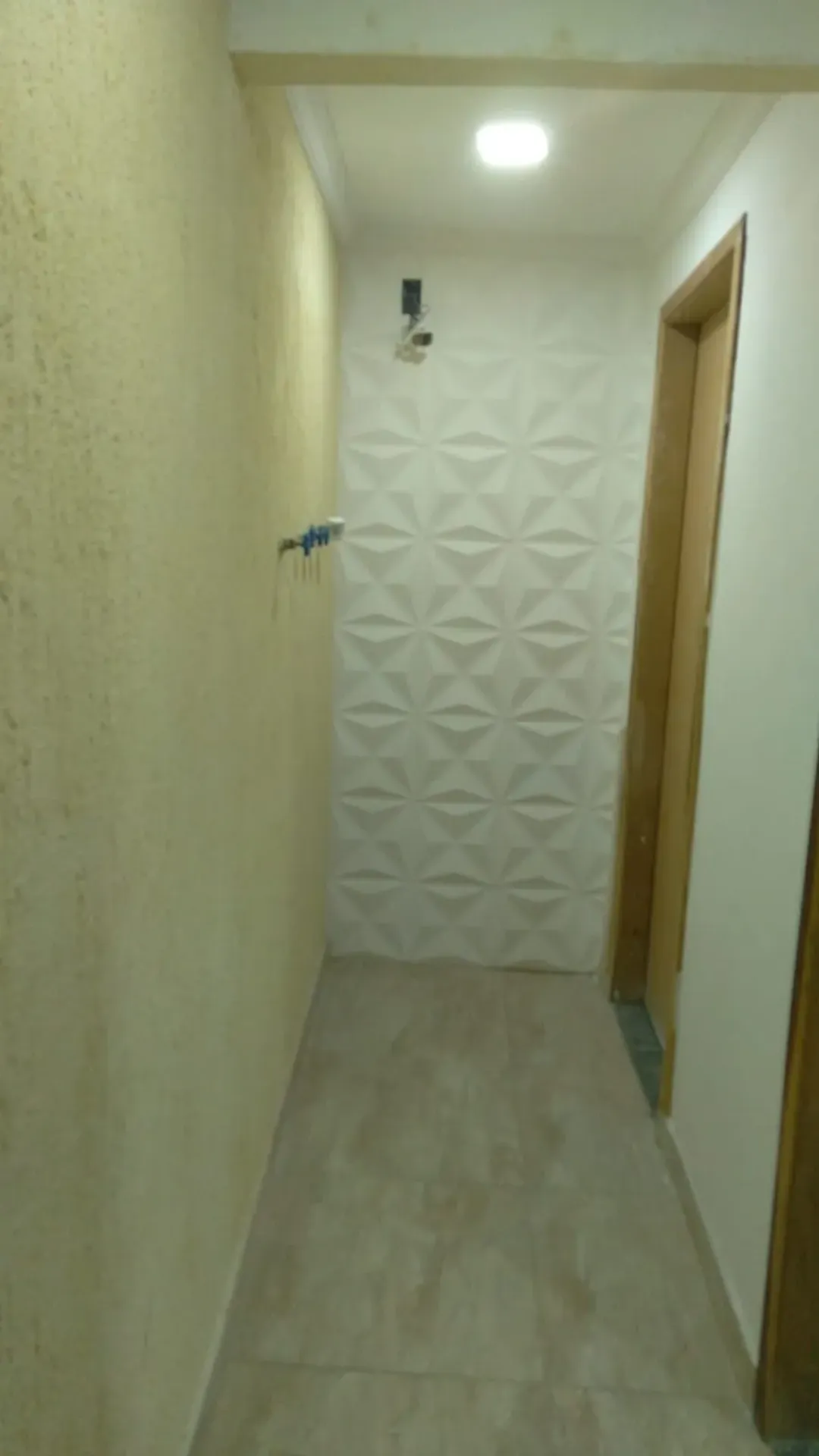 Unfurnished apartment with a balcony and 2 bedrooms — photo 4