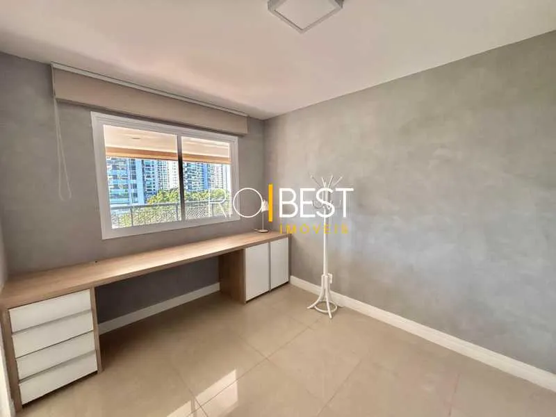 Apartment with 3 bedrooms, 4 bathrooms and balcony — photo 22