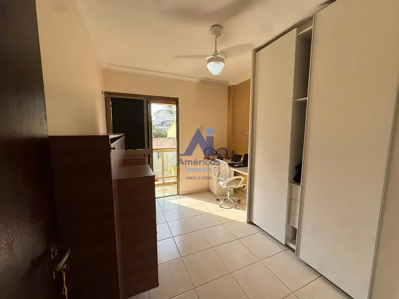 Furnished apartment with open kitchen and gas stove — photo 4