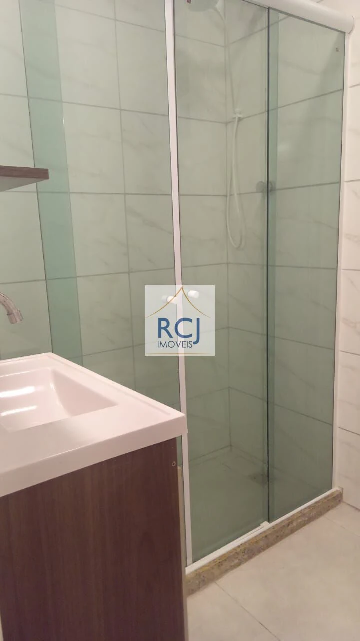 One-bedroom apartment in a building with a pool — photo 2