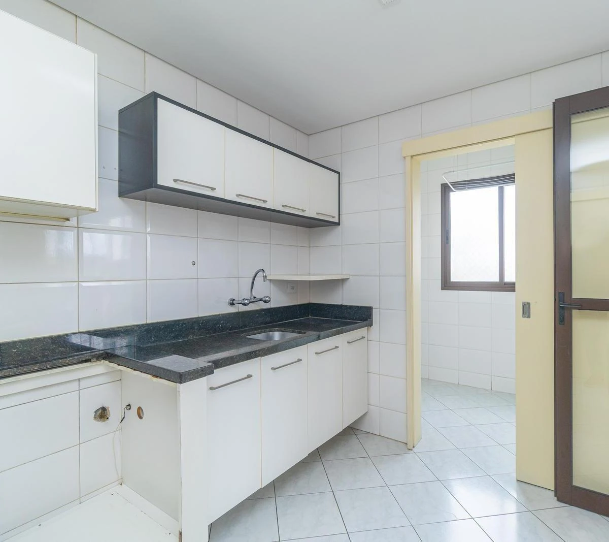 3-bedroom apartment with a grill on the balcony — photo 7