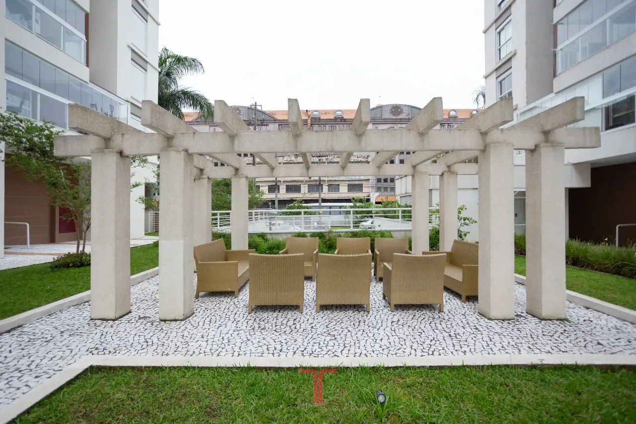 3-bedroom apartment in a building with a pool — photo 15