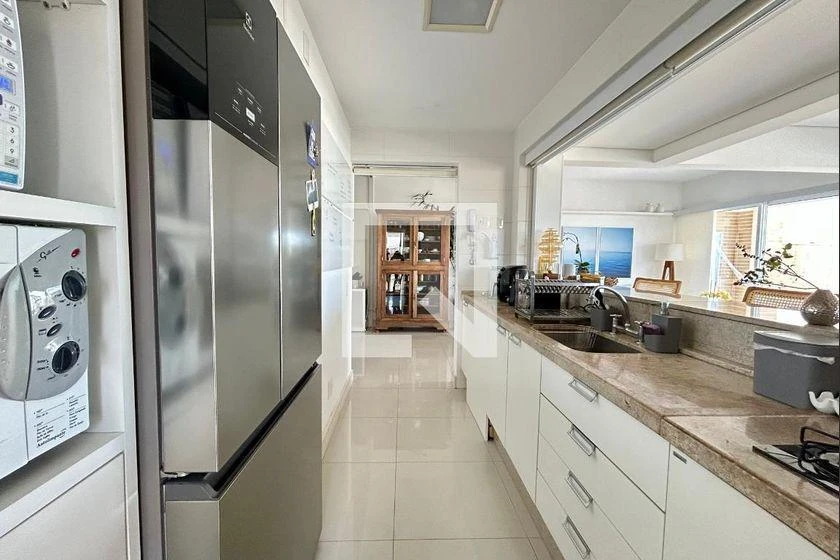 Furnished apartment, 196 m², with a glass-enclosed balcony — photo 7
