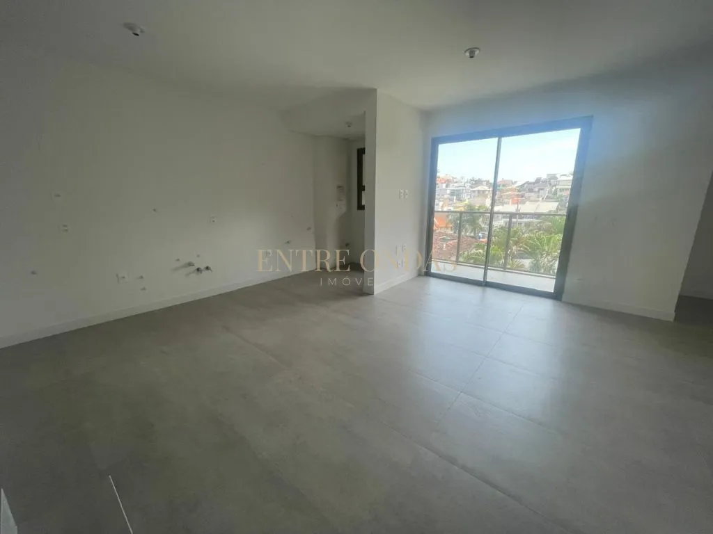 2-bedroom apartment in a building with a gym — photo 7