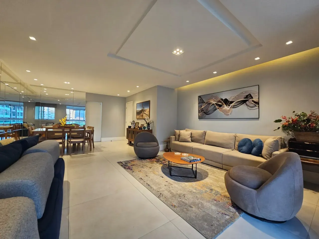 Furnished apartment with 3 bedrooms and 5 bathrooms — photo 17