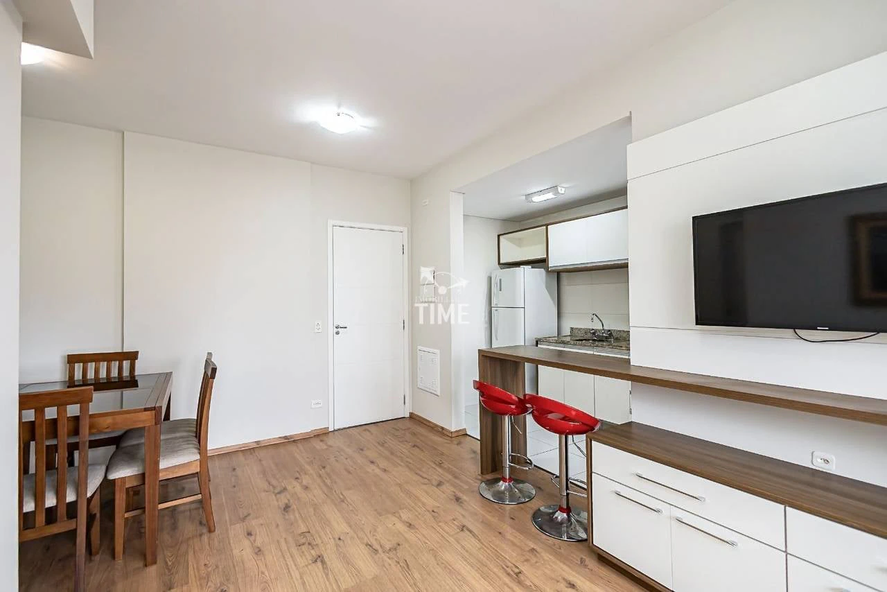 Деревянный пол или ламинат и 1 спальня: квартира 51 м² — photo 4
