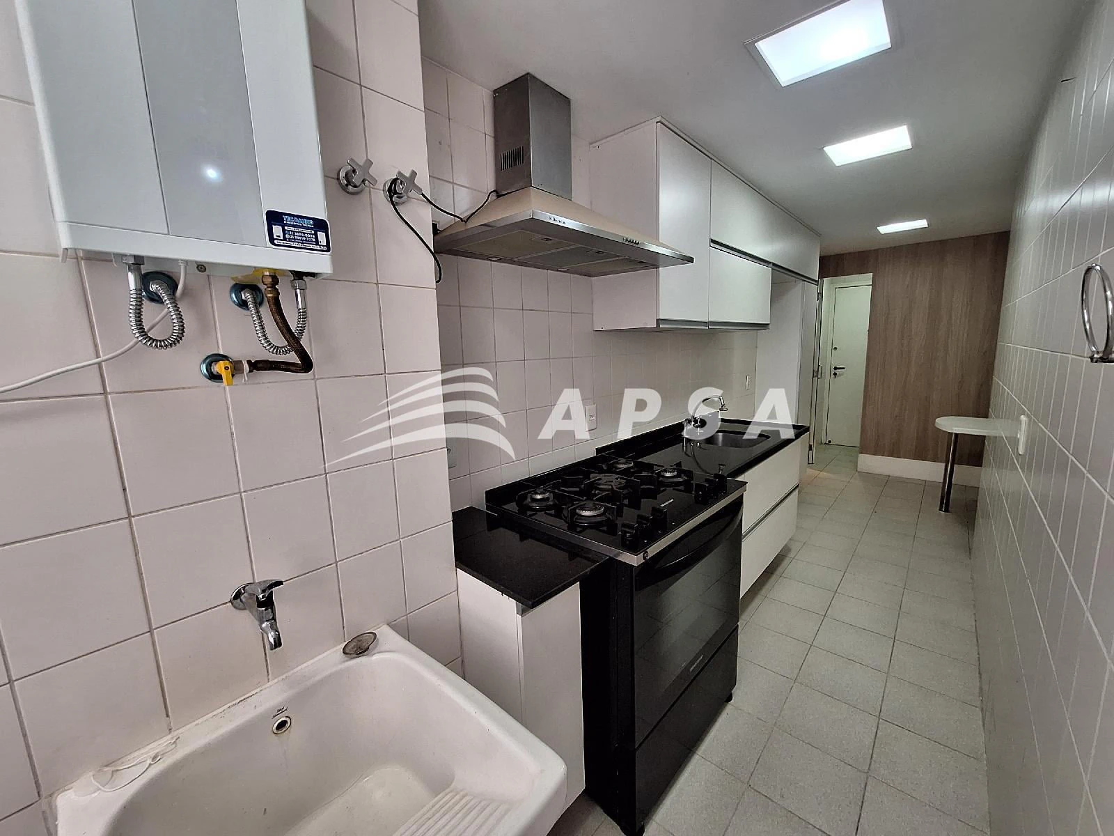 Balcony with a grill in a 2-bedroom apartment, 98 m² — photo 20