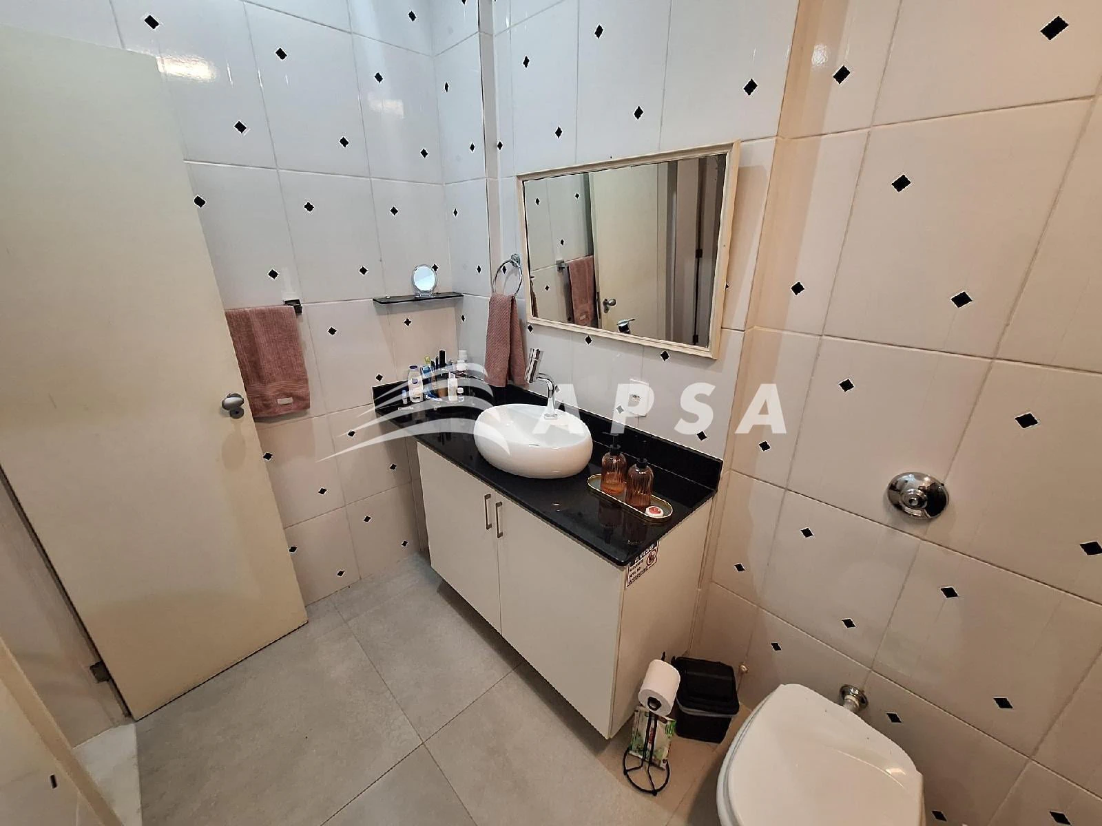 Furnished 2-bedroom apartment with 80 m² — photo 2